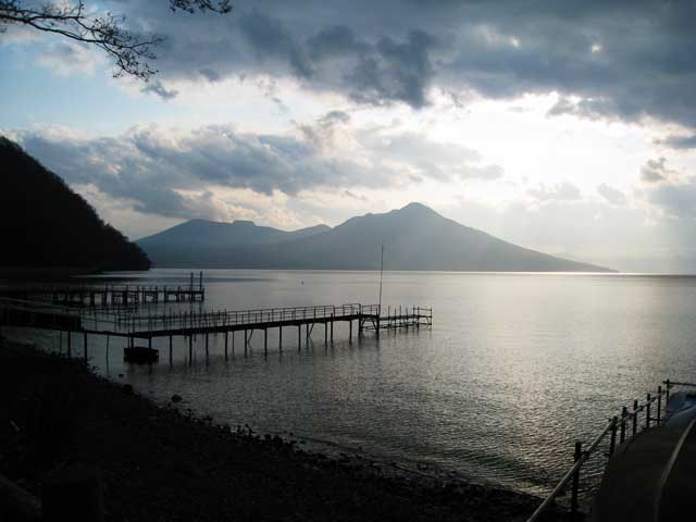 支笏湖畔より