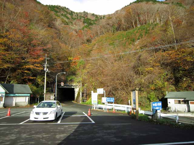 旧道寒風山トンネル出口