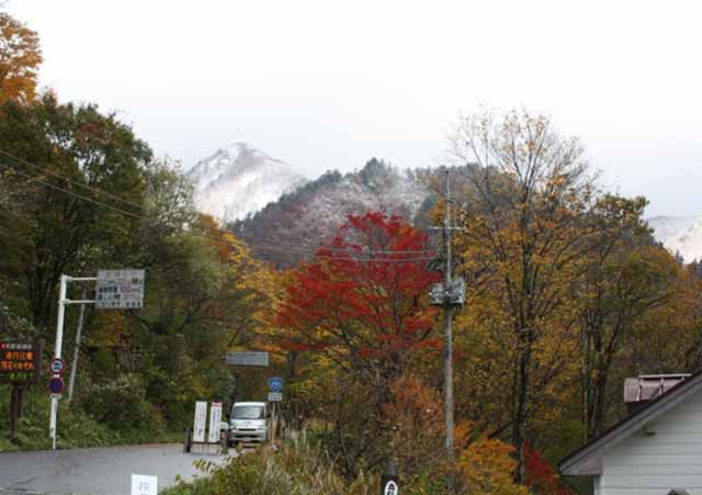 谷川岳山岳資料館前